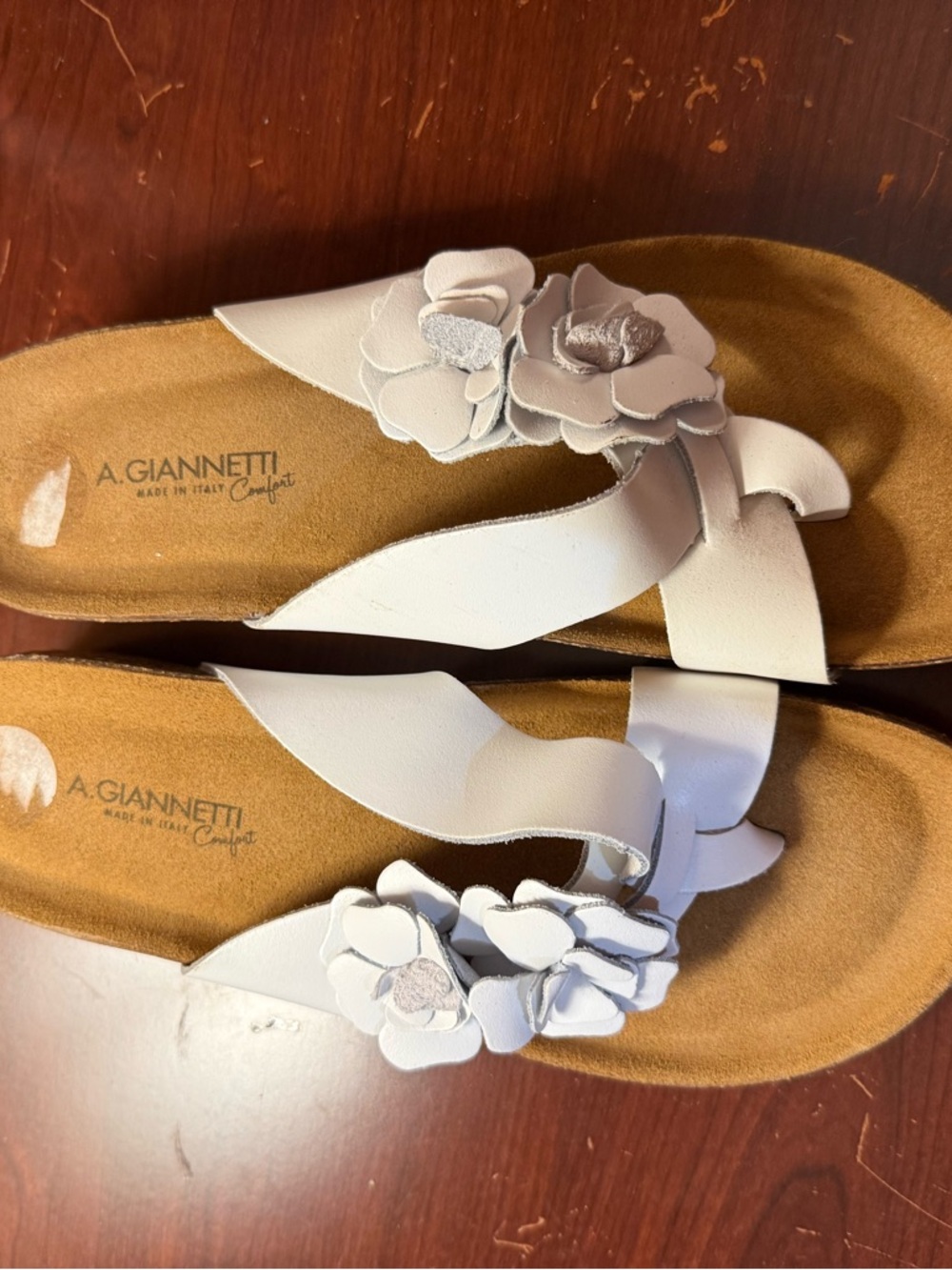 A. Giannetti White Floral Leather Toe-Post Sandals sz 9 NWOT
